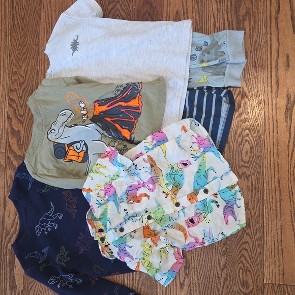 Old Navy Other - Toddler - Dinosaur Bundle: Sweatshirt, Shirts, Pants & Shorts - 3T